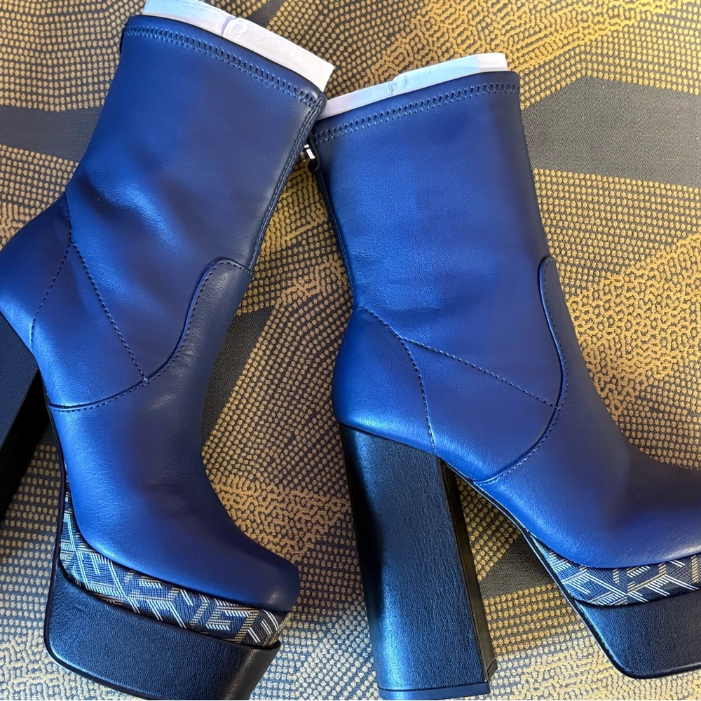 Guess Platform Boots - Picture 3 of 10